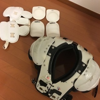 アメフト用具一式(ヘルメット・ショルダー・パッド・練習ジャージ)の画像