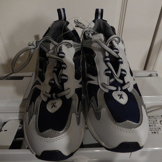 新品、スニーカー