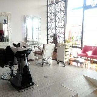 地域ショッピングタウン内のおしゃれ小さい美容室居抜　スタッフ引継ぎ可能