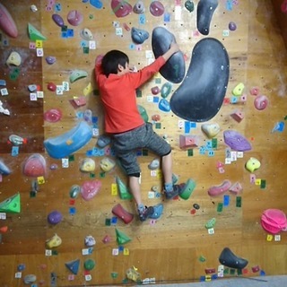 親子でクライミングはいかがですか？　毎週日曜日１０時から１２時ま...
