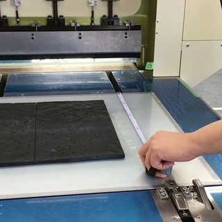 ゴム製品の材料加工作業【未経験OK】【経験者優遇します！】の画像
