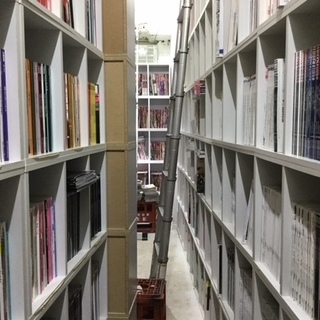 （繁忙期1・2月中・限定時給）Amazonで中古ファッション雑誌の商品登録と発送を手伝ってくれるスタッフ募集中　女性中心の職場です。　曜日時間応相談の画像
