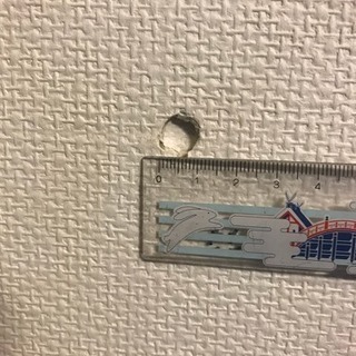 壁紙の穴の補修
