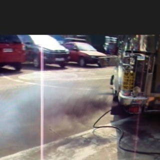 通報対処となります、お車の排気マフラーから黒煙が目立つお車を探し...