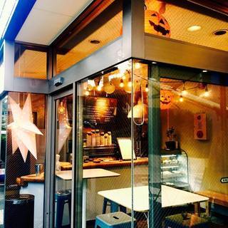 コーヒースタンド【MUSEA COFFEE 鳥羽水族館店】でのバリスタ業務の画像