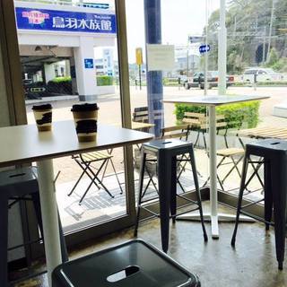 コーヒースタンド【MUSEA COFFEE 鳥羽水族館店】でのバリスタ業務の画像