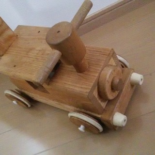 木製　汽車　乗り物　おもちゃ　の画像