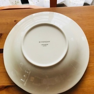 GIVENCHYのお皿 2枚 白の画像