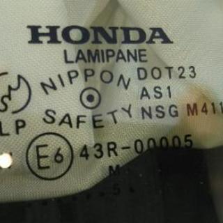 HONDAライフのフロントガラス