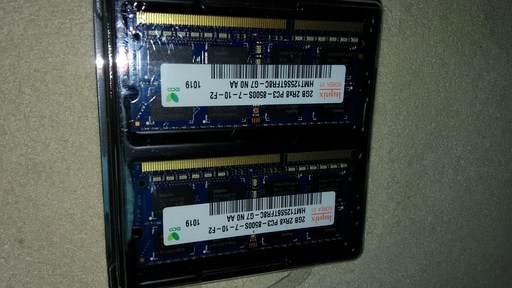 ■hynix pc3-8500s-7-10-f2■ 2gb ■二つセットで