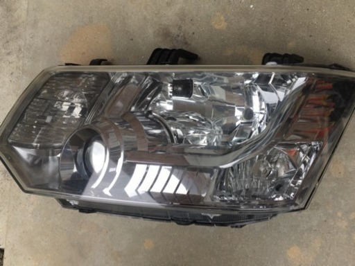 三菱自動車 デリカ D:5 ヘッドライト 助手席側