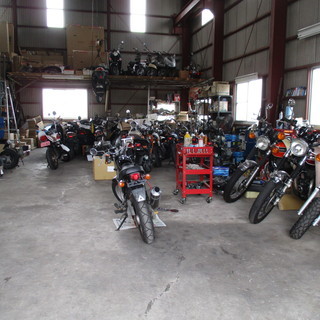バイク解体　男女問わずの画像