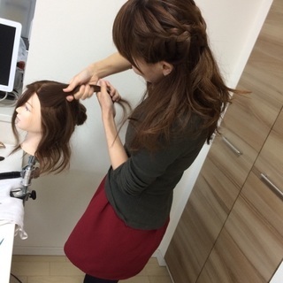 ヘアメイクレッスン承ります。テレビ・ブライダルで活動しているヘアメイクアーティストが行います。の画像