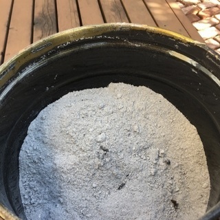 薪ストーブ、焼却灰の画像