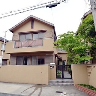 【阪急沿線】梅田まで乗り換えなし！水色の壁のあるリビングでオシャレなシェアハウス暮らし！ - シェアハウス