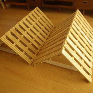 布団も干せる４つ折りすのこ　シングルサイズ（幅100cm）２組の画像