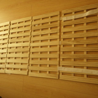 布団も干せる４つ折りすのこ　シングルサイズ（幅100cm）２組の画像