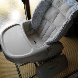 コンビ/Combiの電動ハイローチェア