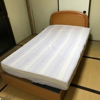 セミダブルベッド&マットレスのセット 今週末まで！の画像