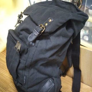 小さめのジーンズ生地のリュックサック