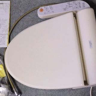 TOTOウォシュレット付便座 中古 使用品です 取付の仕方部品、説明書ありますの画像