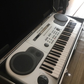 ヤマハ シンセサイザー ハードケース＆スタンド&アダプター付の画像