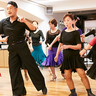 初心者から競技選手まで！話題の社交ダンスを体験してみませんか?の画像