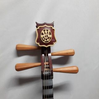中国 琵琶 鸚鵡牌 美品ですが弦が有りません。 琵琶 錦琵琶 四弦 和楽器 雅楽 古美術品（15291）¥49,800