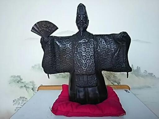 翁像の置物です。