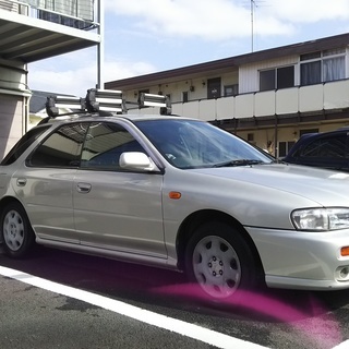 スタッドレスタイヤとスキー＆ボードキャリア付きスバルインプレッサ10万以下で売ります！の画像