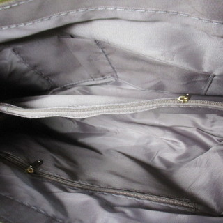 新品　ゴールドのバッグ（セカンド・ショルダー・ポーチ３点セット）の画像