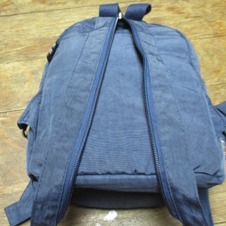 青のリュックの画像
