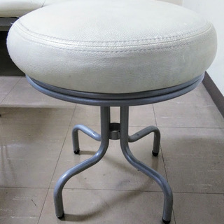 【北九州】応接ガラステーブル・二人掛け応接ソファ・丸椅子の３点セットの画像