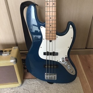 ４弦ベースとアンプのセットの画像