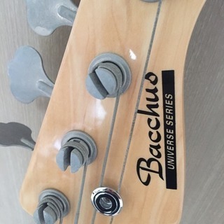 ４弦ベースとアンプのセットの画像