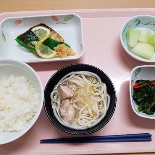 大池駅。月収27万、車通勤可。早出勤務できる調理師募集！