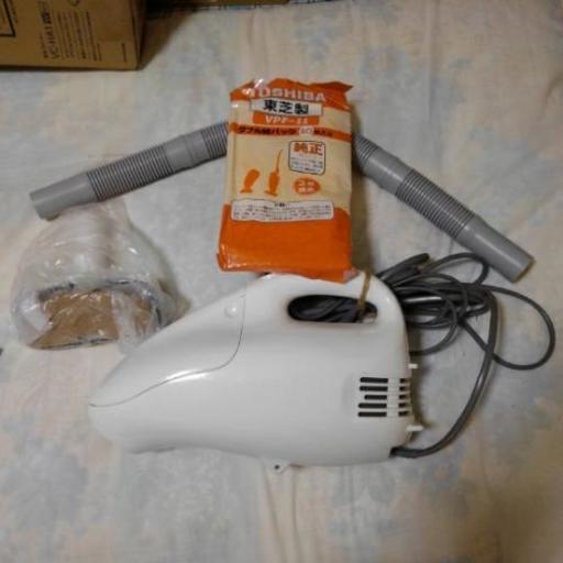【中古】東芝ハンディ掃除機VC-HA1 紙パック6枚付