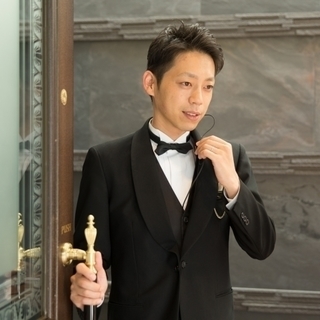★土日祝のみ×月4日～OK★未経験者大歓迎！資格・経験は不要◎結婚式場でのドアマンのお仕事の画像
