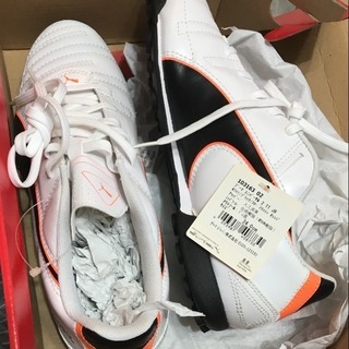 お値下げしました。新品未使用プーマサッカーシューズ２４センチの画像