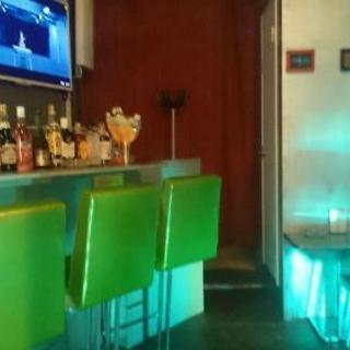 MUSIC BARでのカウンター業務の画像