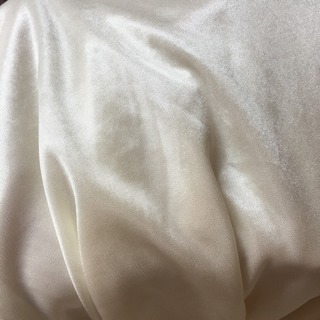 肩出しオフショルダーの画像