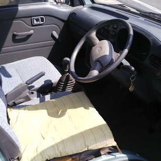 成約御礼　 ダイハツハイゼットバン！仕事用に！古いけど距離少ない！　　　　　　　　でも・・・エアコンなし・・・残念の画像