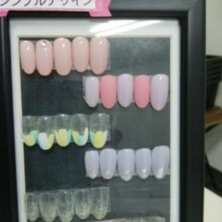 シャイニーフラワー内にあるネイルサロン - 足利市