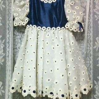 美品✨可愛い小花付き🌼　レース生地のドレス　110㎝