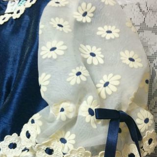 美品✨可愛い小花付き🌼　レース生地のドレス　110㎝の画像