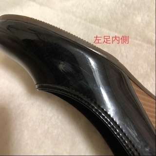 エナメル黒パンプスの画像