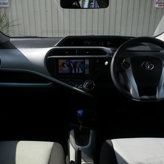 どなたでもクルマがローンで買えます！　　くるまのミツクニ東京足立店祝２周年！！　「Ｗ紹介キャンペーン」「下取りキャンペーン」実施中♪♪　【アクア】の画像