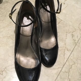 ミニマムのパンプス 中古の画像