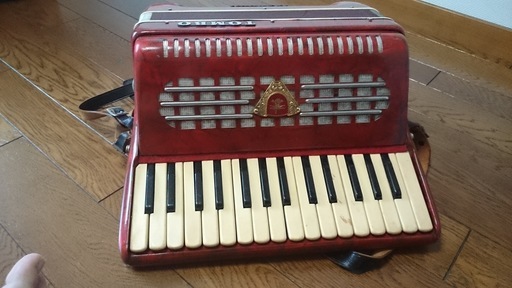 TOMBO製アコーディオン、T-18