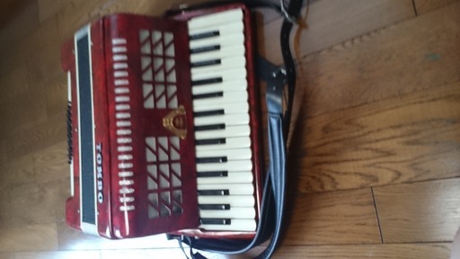 TOMBO製アコーディオン、T-32